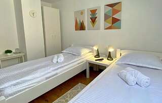 Гостевой дом EnviroScopY Cazare Окна-Шугатаг Двухместный номер с 1 кроватью или 2 отдельными кроватями, общая ванная комната-1