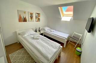 Гостевой дом EnviroScopY Cazare Окна-Шугатаг Двухместный номер с 1 кроватью или 2 отдельными кроватями, общая ванная комната-4